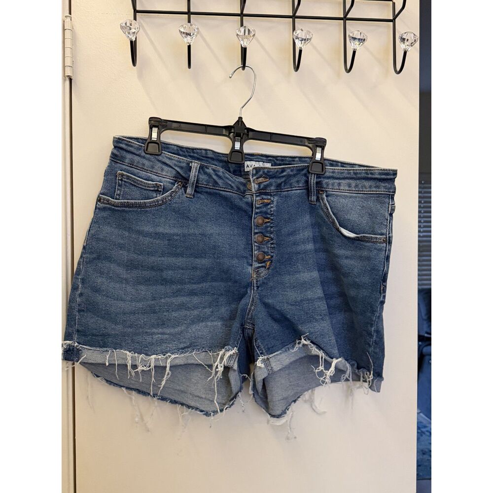 Ava Viv jean shorts in size 16W high rise buttoned